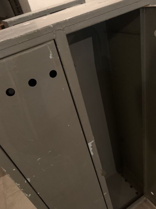 Продам шкаф железный