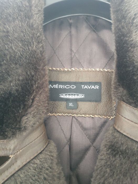 Gabardina em pele estilo militar