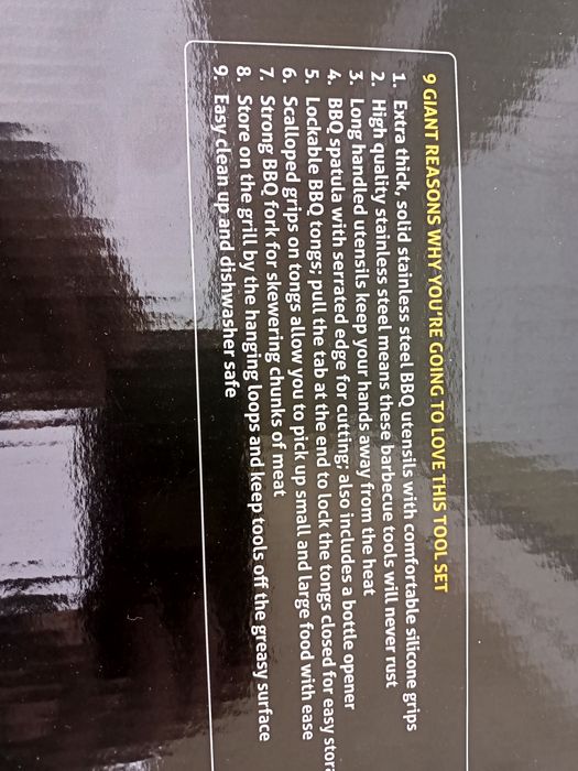 Zestaw narzędzi do grillowania.