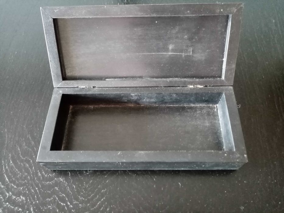 Pudełko, szkatuła z monetami