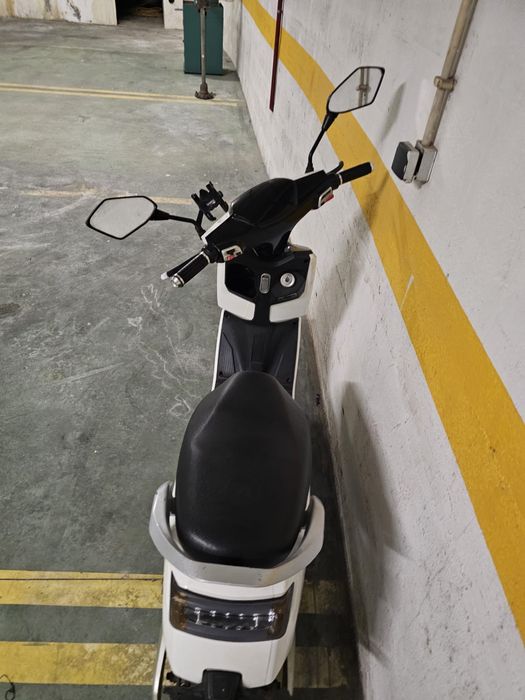 Scoter elétrica em ótimo estado