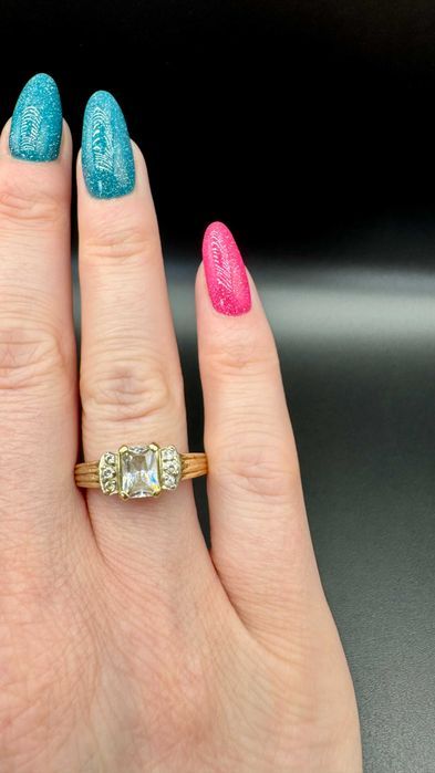 Złoty Pierścionek z kamieniem i 6 cyrkoniami 585, 3,2g, rozmiar: 23