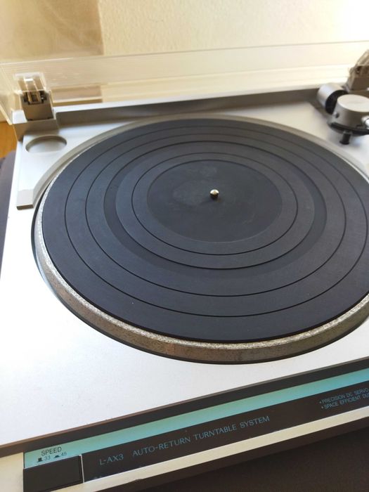 Gira Discos JVC L-AX3