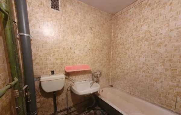 Продам 1 комн кв 38 м2 Улучшенной планировки метро Индустриальная OA