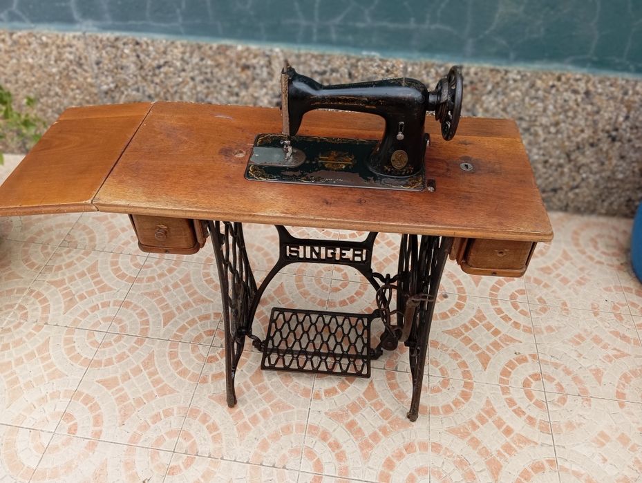 Máquina de costura Singer antiga