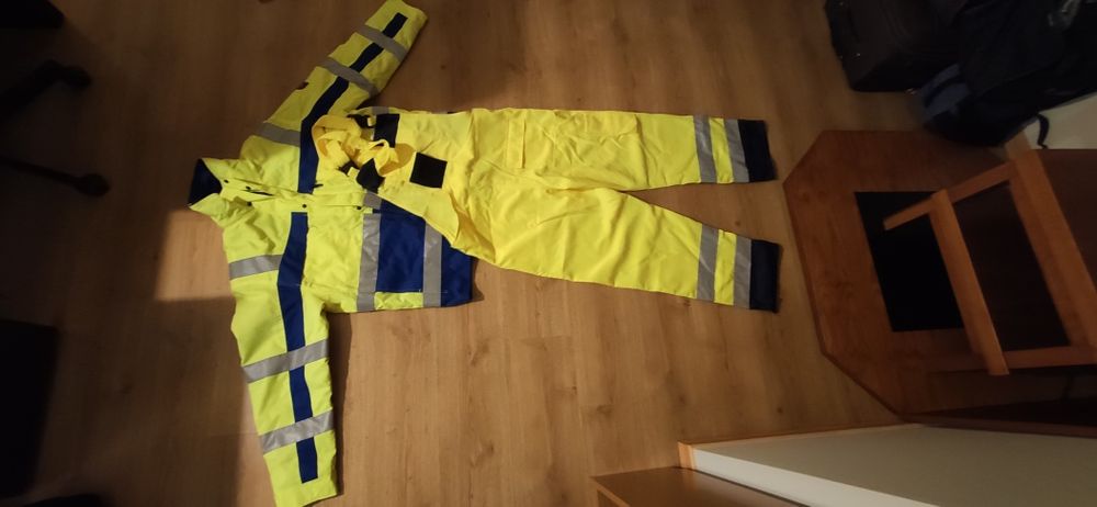 Roupa de trabalho nova e usada em perfeito estado