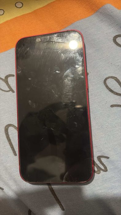 iPhone 14 com capas e películas