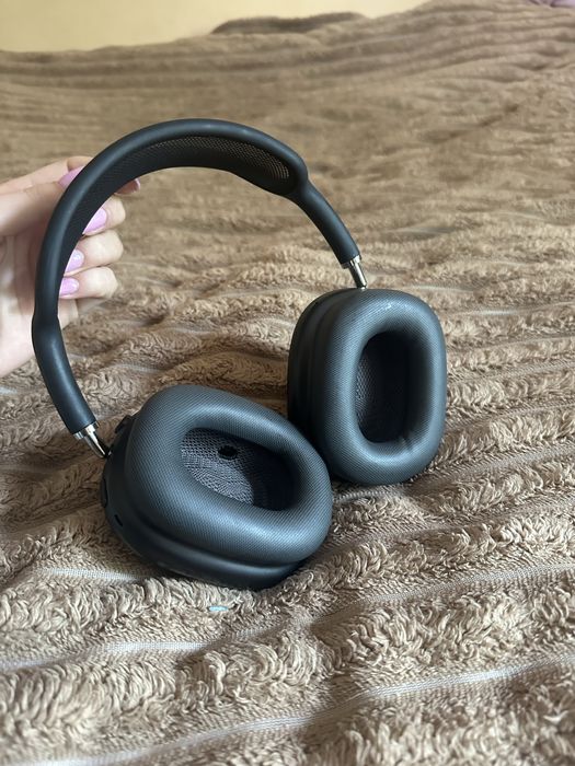 Space Gray AirPods Max