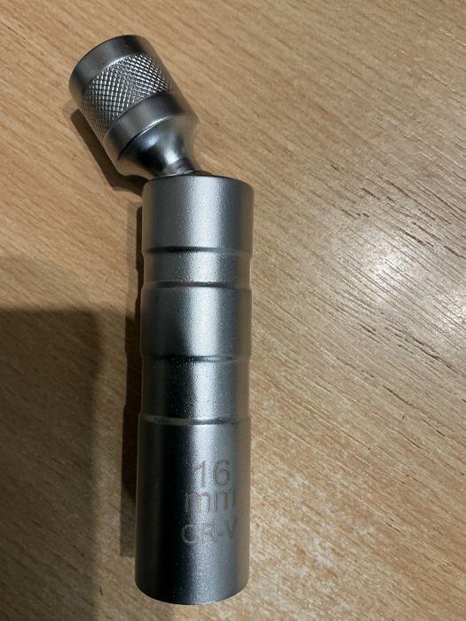 Cr-va якісний міцний зручний свічний ключ карданчик 12гр 3/8 поворотни