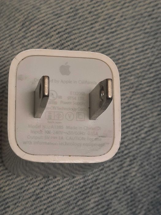 Зарядка, блок питания, адаптер Apple USB Power Adapter A1385