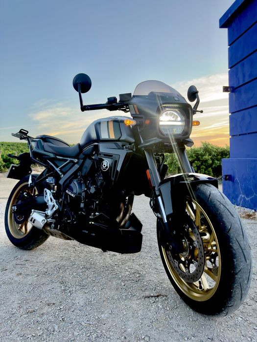 Suzuki GSX  8TT