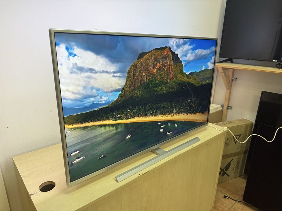 Philips 43” 4K Smart TV Ambilight білий стильний дизайн