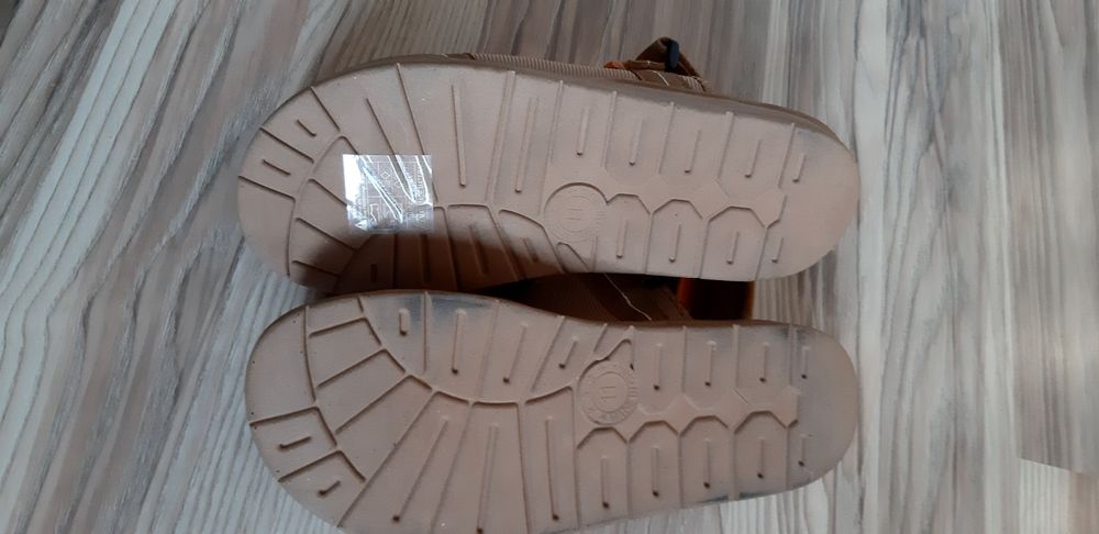 Sandały męskie firmowe.