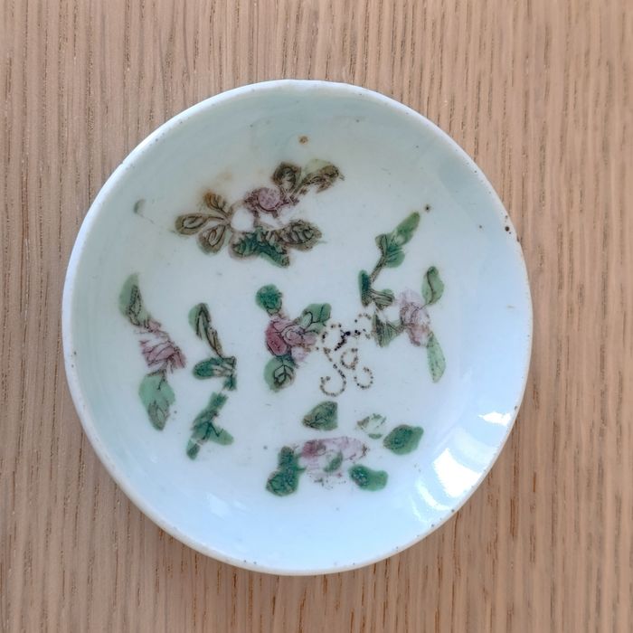 Antigo Prato Companhia das Índias / Porcelana Chinesa Pintado À Mão - 9cm - Fencai / Famille Rose