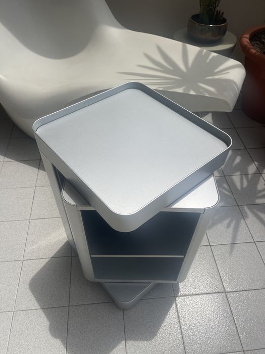 Móvel com rodas da Desalto – Alumínio (não é IKEA!)