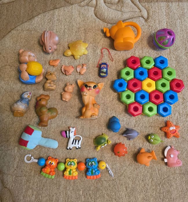 Все за 380  грн. Іграшки для купання, пазл-пірамідка та інші іграшки.