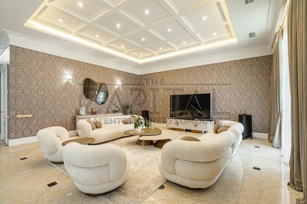 Продаж будинку з басейном, Крюківщина