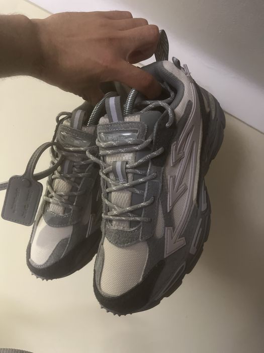 Off-White Be Right Back