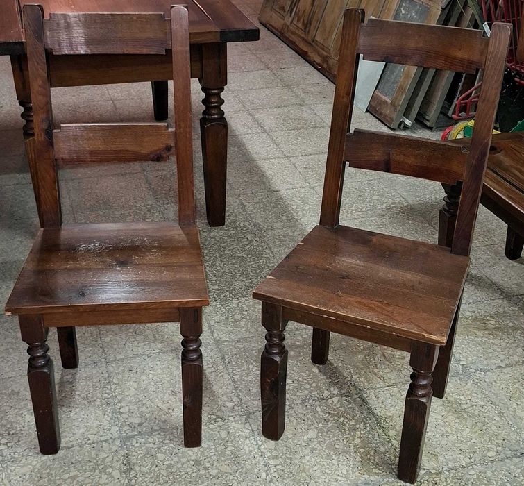 Conjunto de Jantar Rústico em Madeira (Mesa + 2 Bancos + 2 Cadeiras)