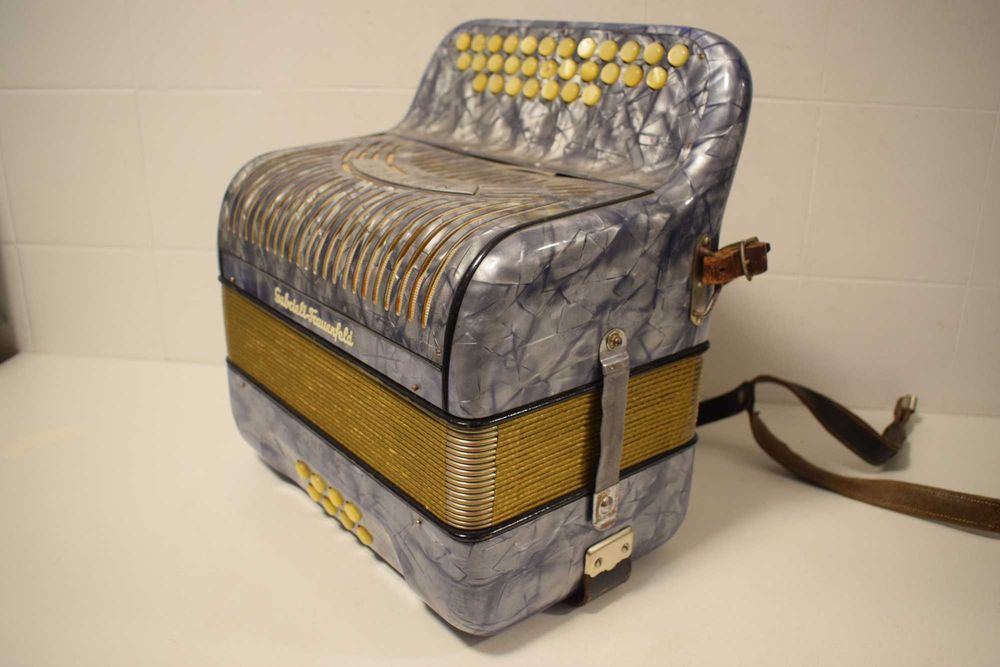 Concertina hohner club IIb Victoria 2 Voz Tonalidade. Do. N 70