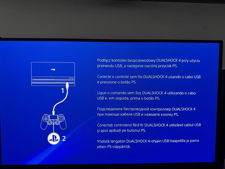 Playstation 4 Pro, 1TB, 2 pady