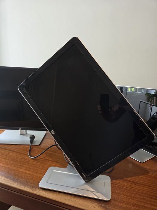 3 Monitores HP – 32" + 2x 23" – Bom estado