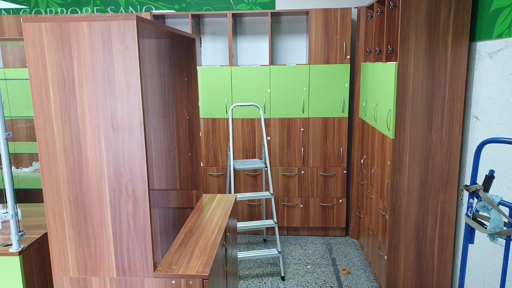 Продам шкаф много ячеек