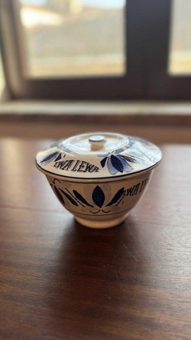 Potiche Sacavém "IWA LEWA" azul e branco - com tampa - faiança portuguesa