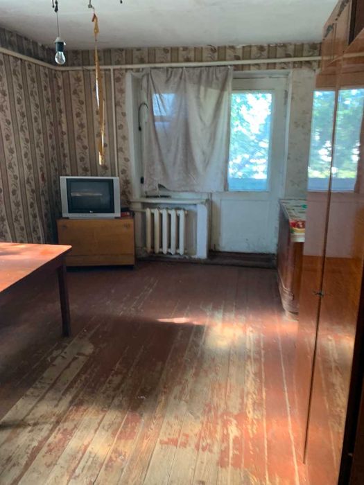 Продаю двокімнатну квартиру  "чешка"( р-он Пашини)