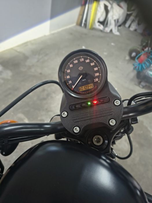 Harley-Davidson sportster iron 883