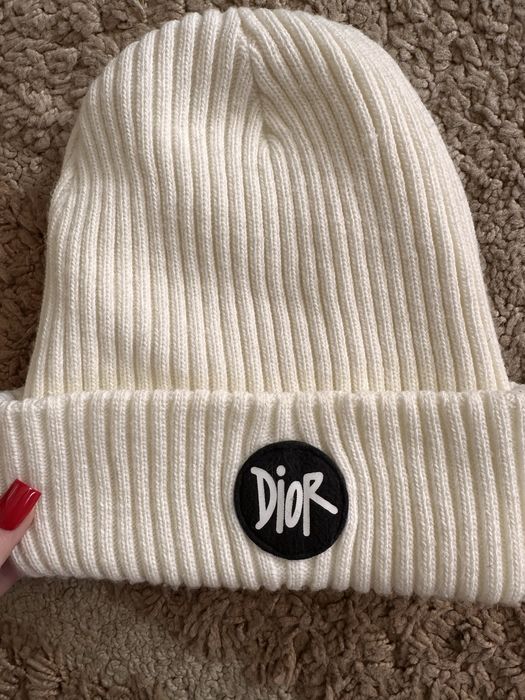 Біла шапка, в ідеальному стані