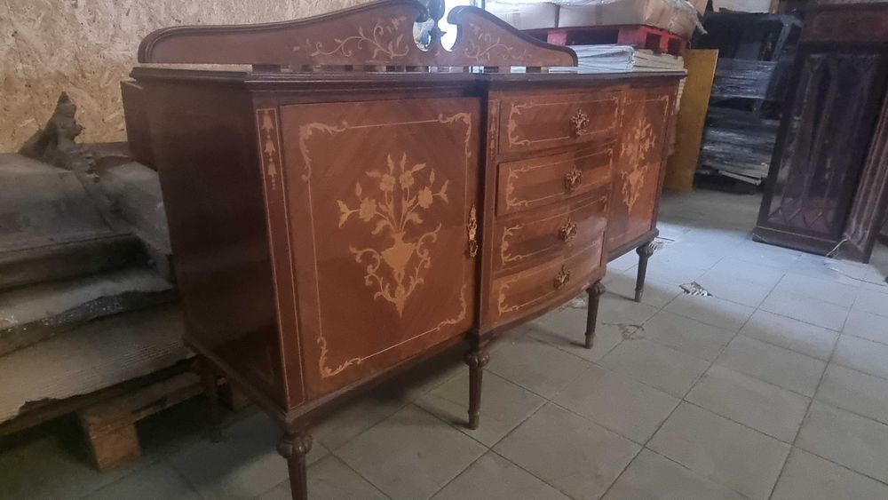 Móvel Luís V madeira com portas e gavetas