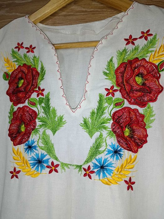 Вишиванка нова з маками на дівчину прибл.164-170 см 46-48р.M-L