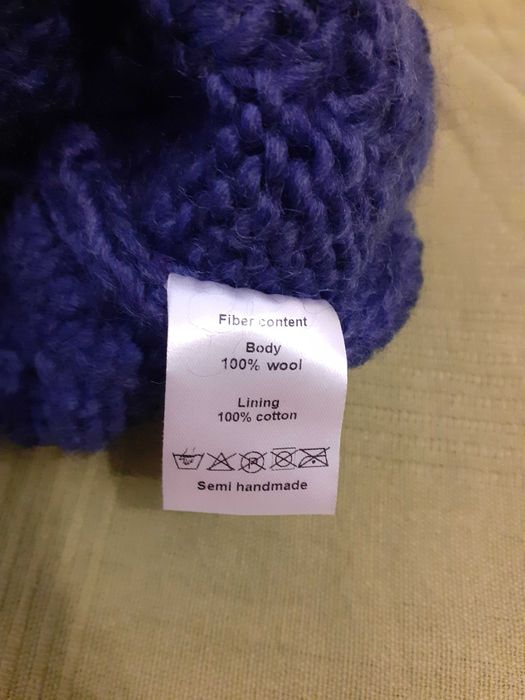 Czapka wełniana pom-poms jak nowa