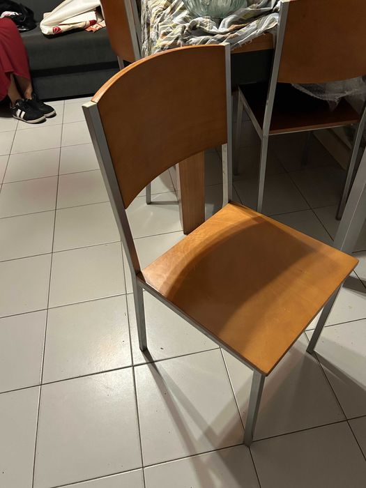 Mesa de Jantar castanha e cinzenta com 4 cadeiras