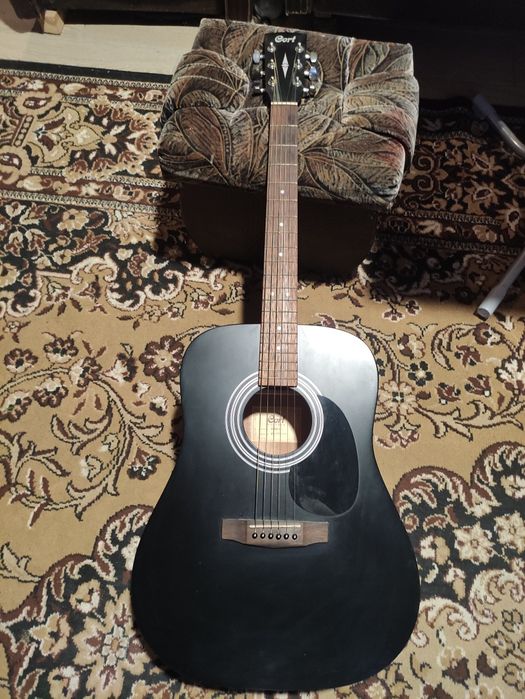 Продам гитару Cort