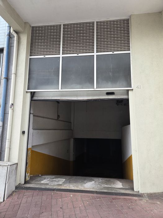 Alugo garagem em Maximinos
