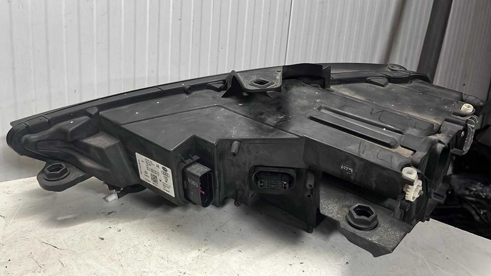 Farol Direito AUDI A3 1.4 16V TFSI