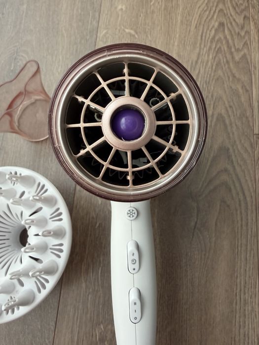 Фен Philips з функцією захисту волосся