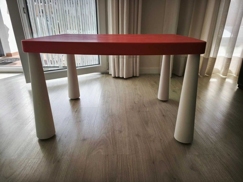 mesa e cadeiras para criança