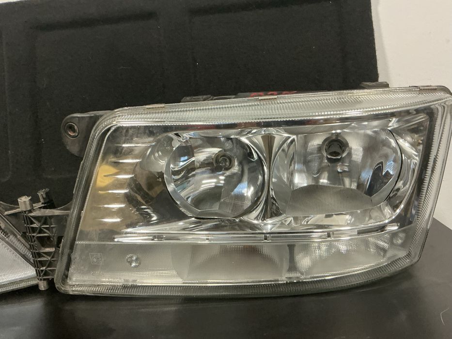FAROL /OTICA DIREITA ESQUERDA CAMIAO MAN TGX L2007 ANO 2018