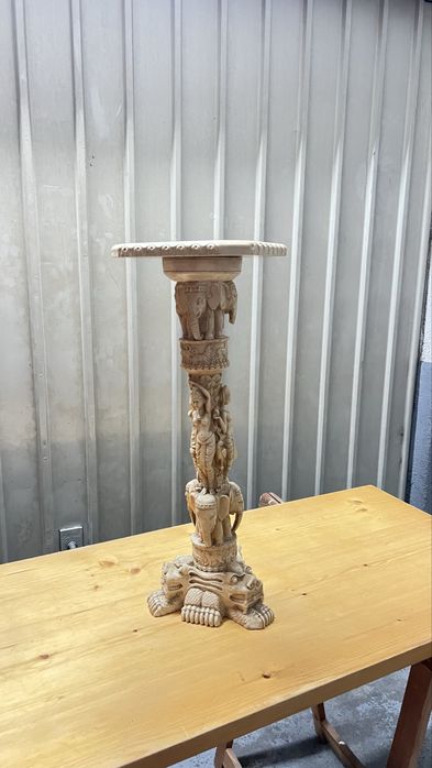 Mesa se apoio Esculpida