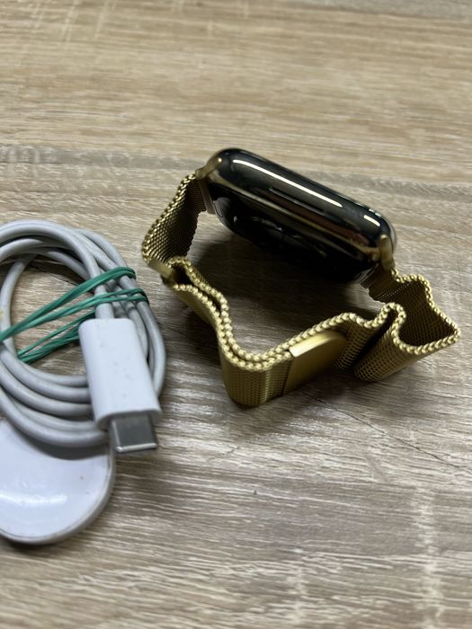 Apple Watch 8 45mm series stainless gold
