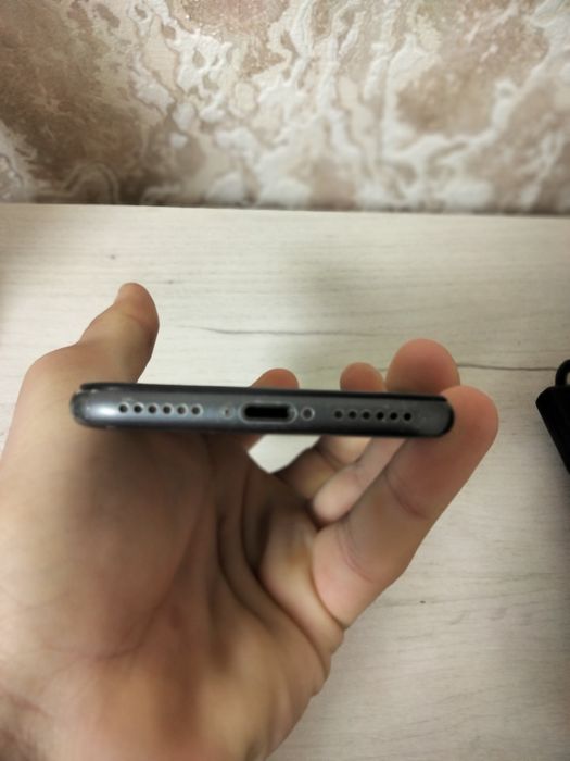 Продам iPhone 8 64 gb