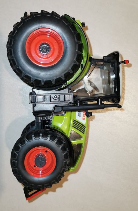 Traktor Siku CLAAS 950 AXION 1:32