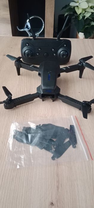 Dron e100 pro v2024
