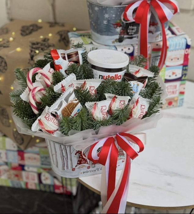 Подарунковий новорічний набір Кіндер Рафаелло мандариновий букет