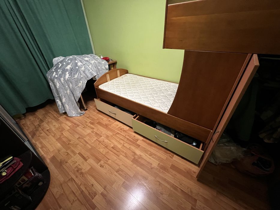 Двоярусне дитяче ліжко