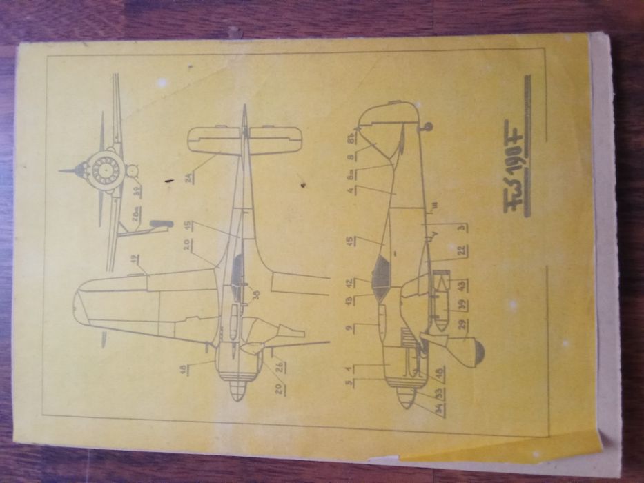 Mały modelarz kartonowy