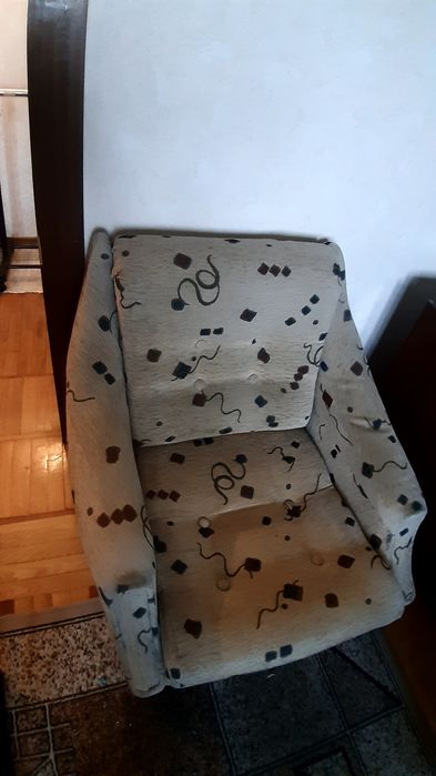 Продається диван і два крісла